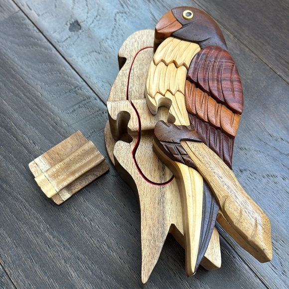 Handmade multi wood carved parrot puzzle box,secret velvet lined compartment - Picture 8 of 10